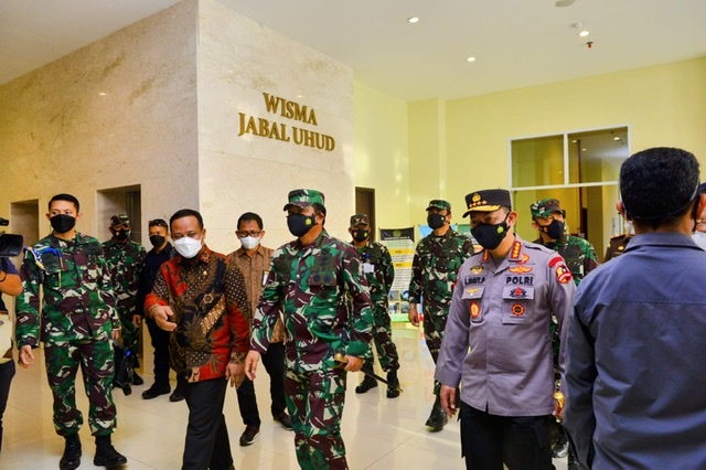 Plt Gubernur Dampingi Panglima TNI dan Kapolri Kunjungi Fasilitas Isolasi Terintegrasi